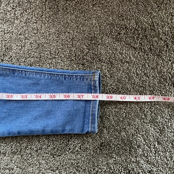 Never used. Old navy skinny jeans - Picture 4 of 7